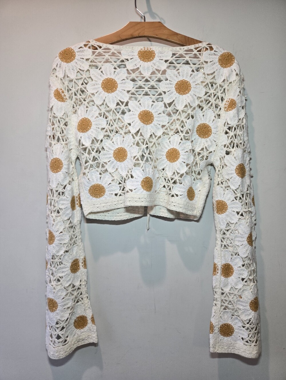 Moon & Madison Crochet Daisy Cardigan Cropped Sweater Large Boho Hippie - Picture 6 of 13